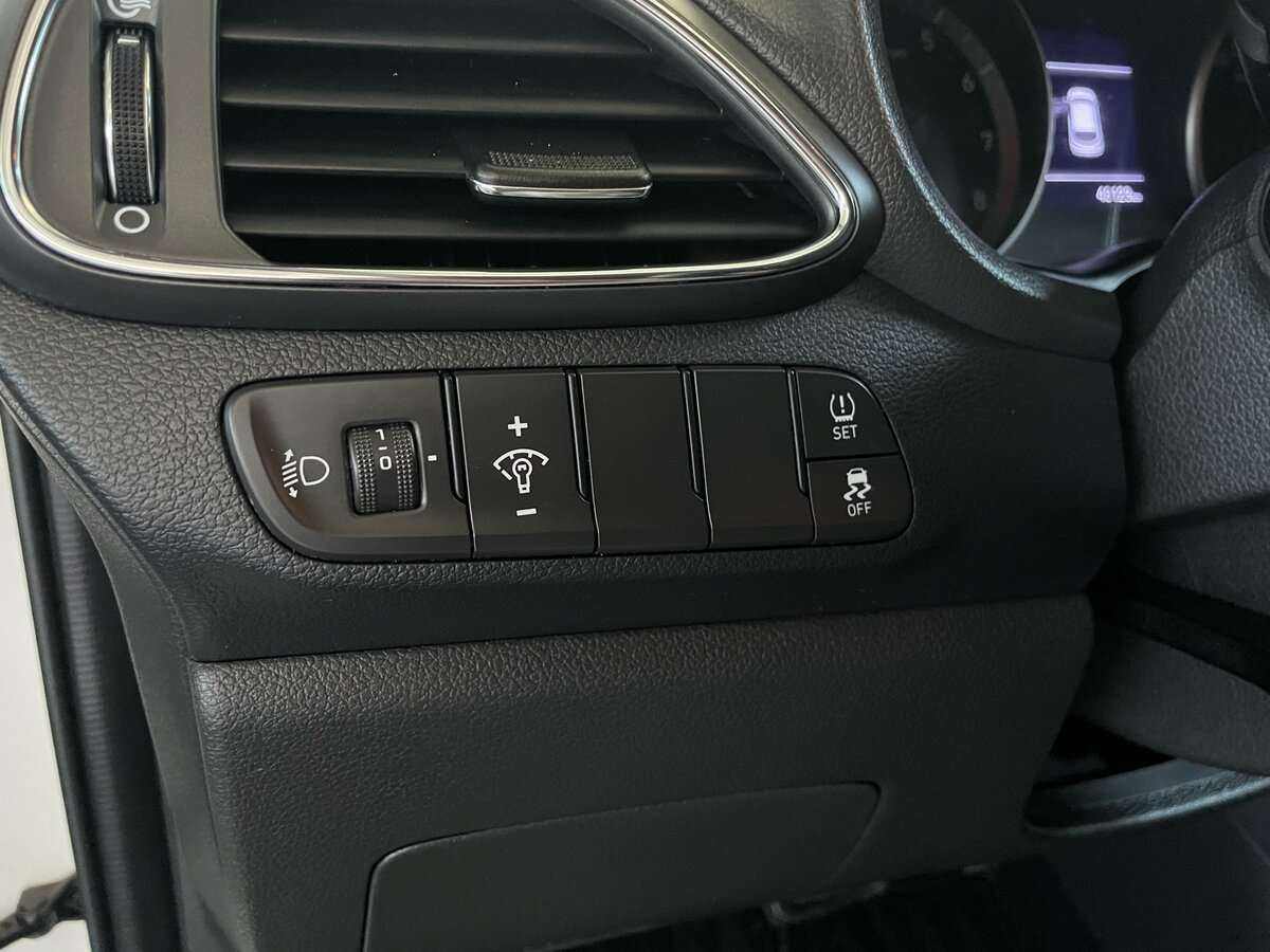 Купить Hyundai i30, 2022, 48 101 км, фото №14