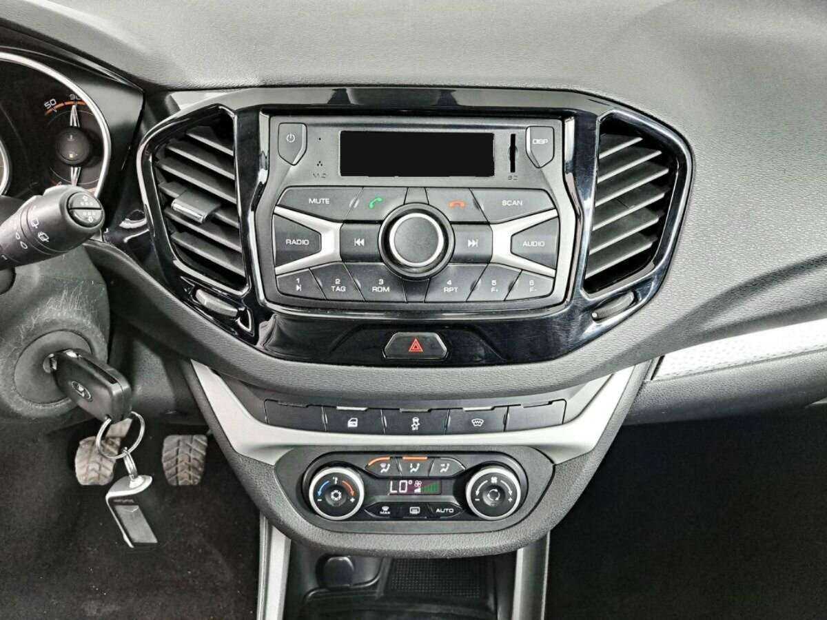 Купить Lada (ВАЗ) Vesta SW Cross, 2017, 169 905 км, фото №15