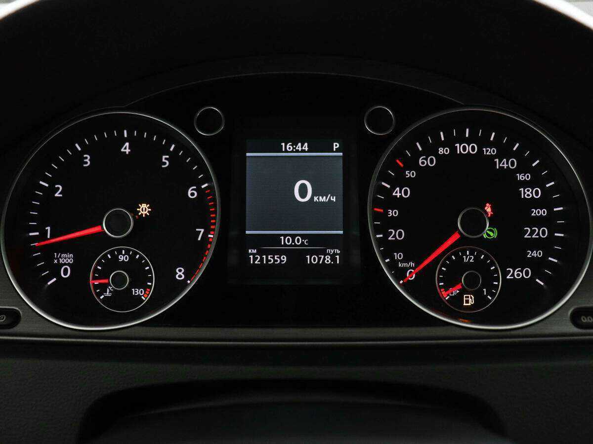 Купить Volkswagen Passat, 2013, 121 557 км, фото №11